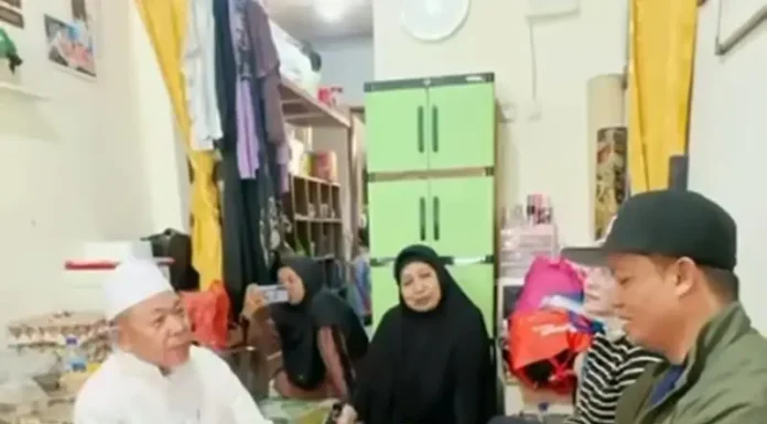 Berikan Bantuan Korban Kebakaran, Bupati KTT Bersama Isteri Datangi Kediaman KH Zainuddin Dalila