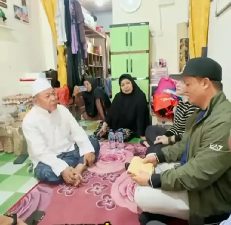 Berikan Bantuan Korban Kebakaran, Bupati KTT Bersama Isteri Datangi Kediaman KH Zainuddin Dalila