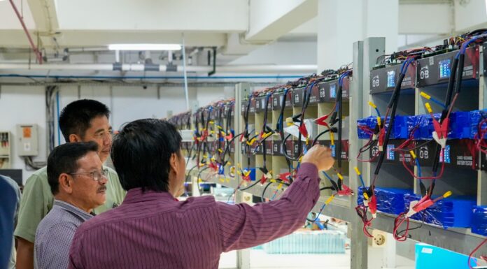 Tinjau Pabrik Energi Surya, Wagub Kaltara Dorong Penerangan Desa 3 T