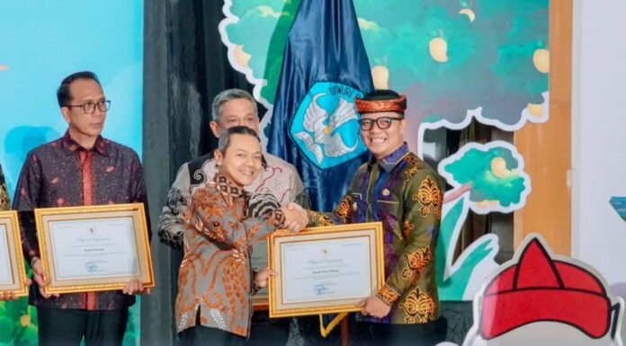 Keren! Bupati Ibrahim Ali Jadi Satu-satunya Kepala Daerah di Kaltara yang Raih Penghargaan Revitalisasi Bahasa Daerah 2026