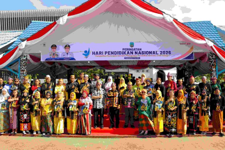 Pimpin Upacara Hardiknas 2026, Gubernur Serukan Penguatan Pendidikan Nasional