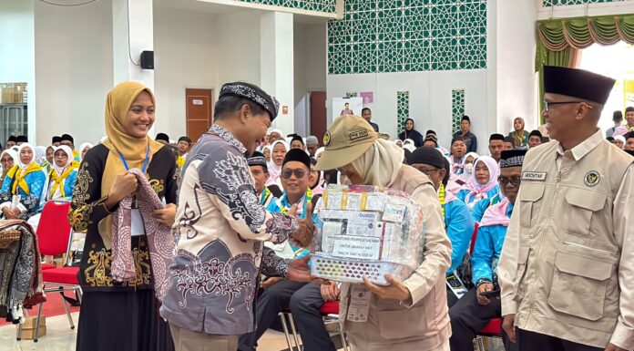 Lepas 484 Calon Jemaah Haji Kaltara, Gubernur Tekankan Kesehatan dan Kekompakan
