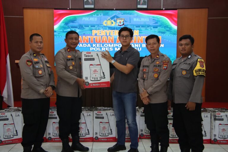WakaPolres Malinau Pimpin Penyerahan Bantuan Alsintan kepada Kelompok Tani Binaan Polres Malinau