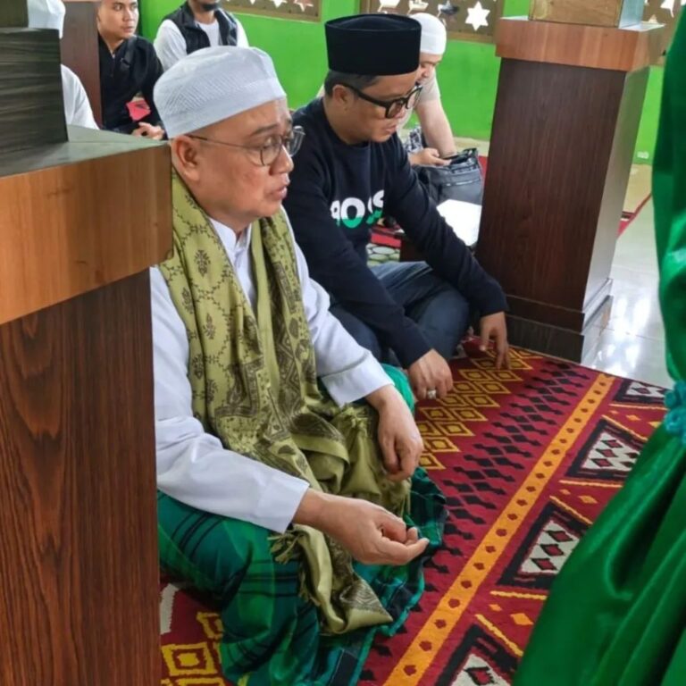 Bupati Tana Tidung Ziarahi Makam Syekh Muhammad Ali Junaidi Al-Banjari di Berau
