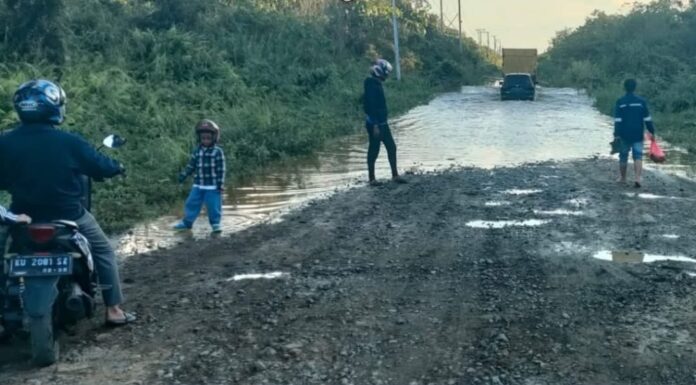 Dinas PUPR Tana Tidung Intensifkan Penanganan Banjir di Jalan Seputuk, Jaga Kelancaran Akses Mobilitas Lintas Desa dan Kabupaten