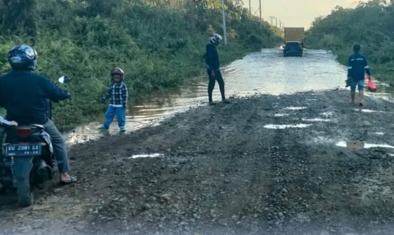 Dinas PUPR Tana Tidung Intensifkan Penanganan Banjir di Jalan Seputuk, Jaga Kelancaran Akses Mobilitas Lintas Desa dan Kabupaten