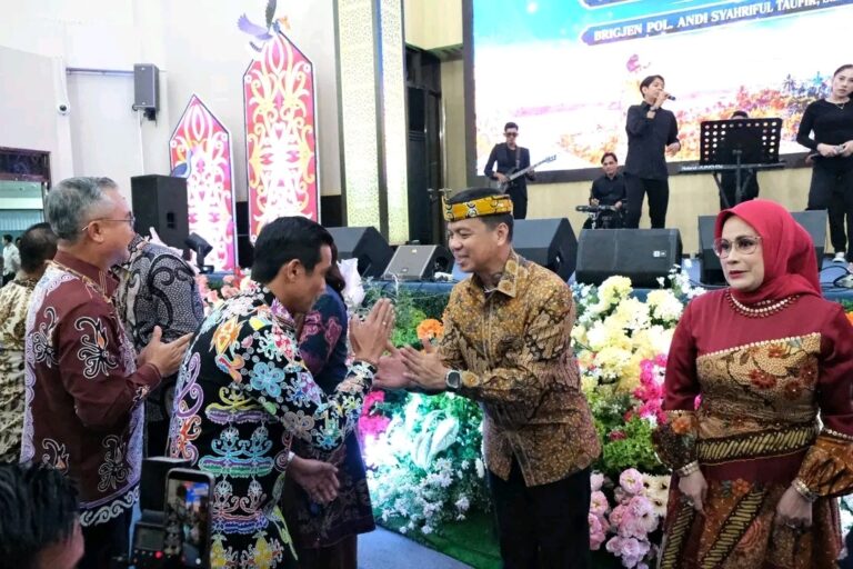 Bupati Nunukan Hadiri Acara Kenal Pamit Kapolda Kaltara
